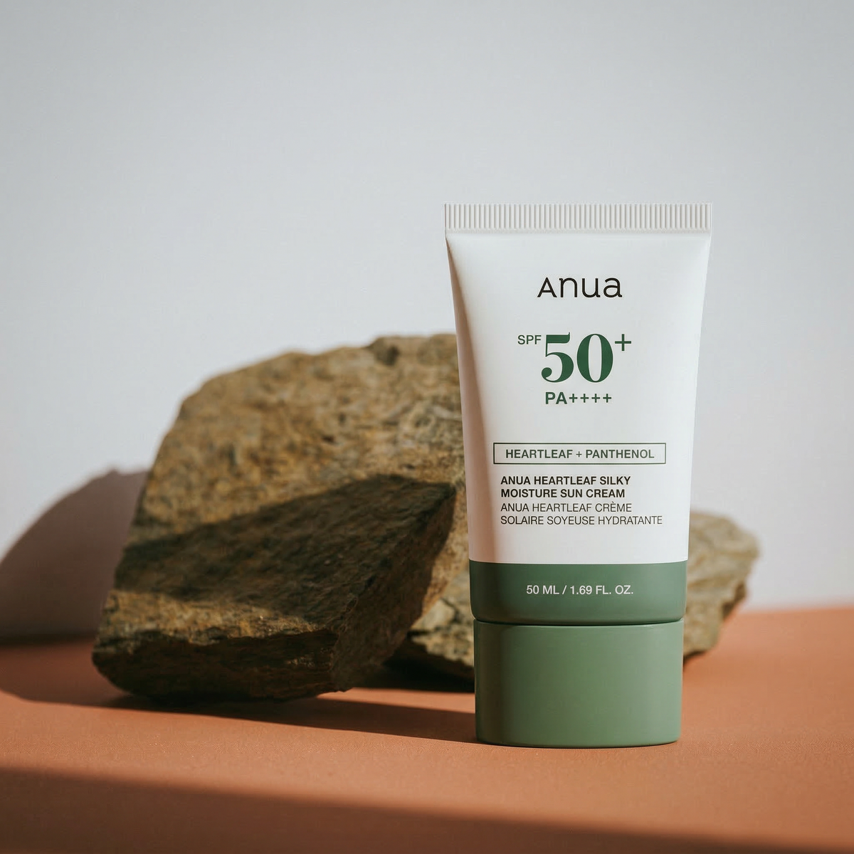 Anua Heartleaf FPS 50+ Sunscreen hydrating multiple skin layers using a 10-type hyaluronic acid complex.