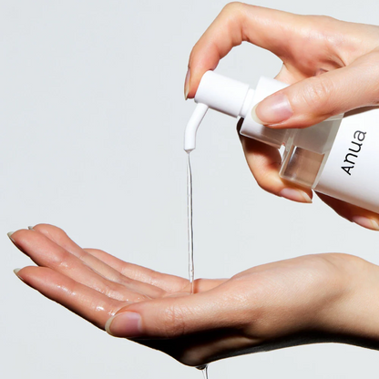 Anua Double Cleansing Duo Set helping to minimise blackheads and smooth rough skin texture.