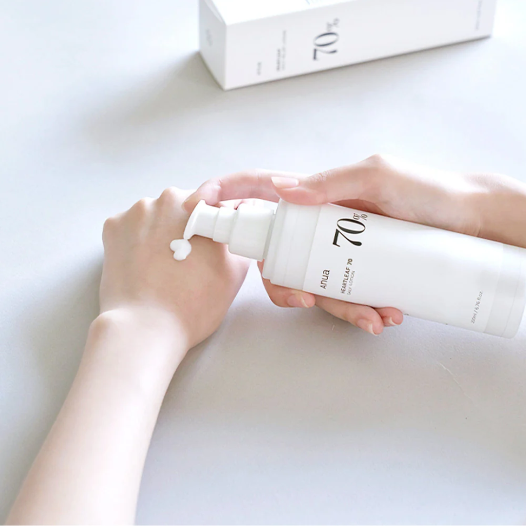 Anua Heartleaf 70 Daily Lotion retaining deep skin moisture with sodium hyaluronate and trehalose.