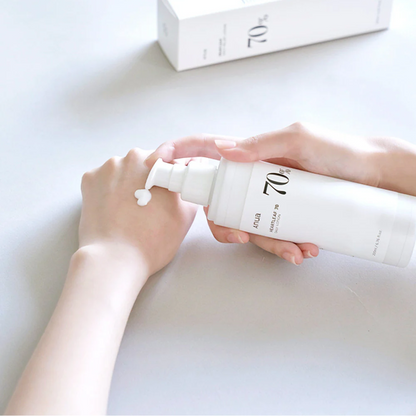 Anua Heartleaf 70 Daily Lotion retaining deep skin moisture with sodium hyaluronate and trehalose.