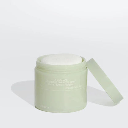 Celimax Heartleaf BHA Exfoliating Pads combining physical and chemical exfoliation to remove dead skin cells.