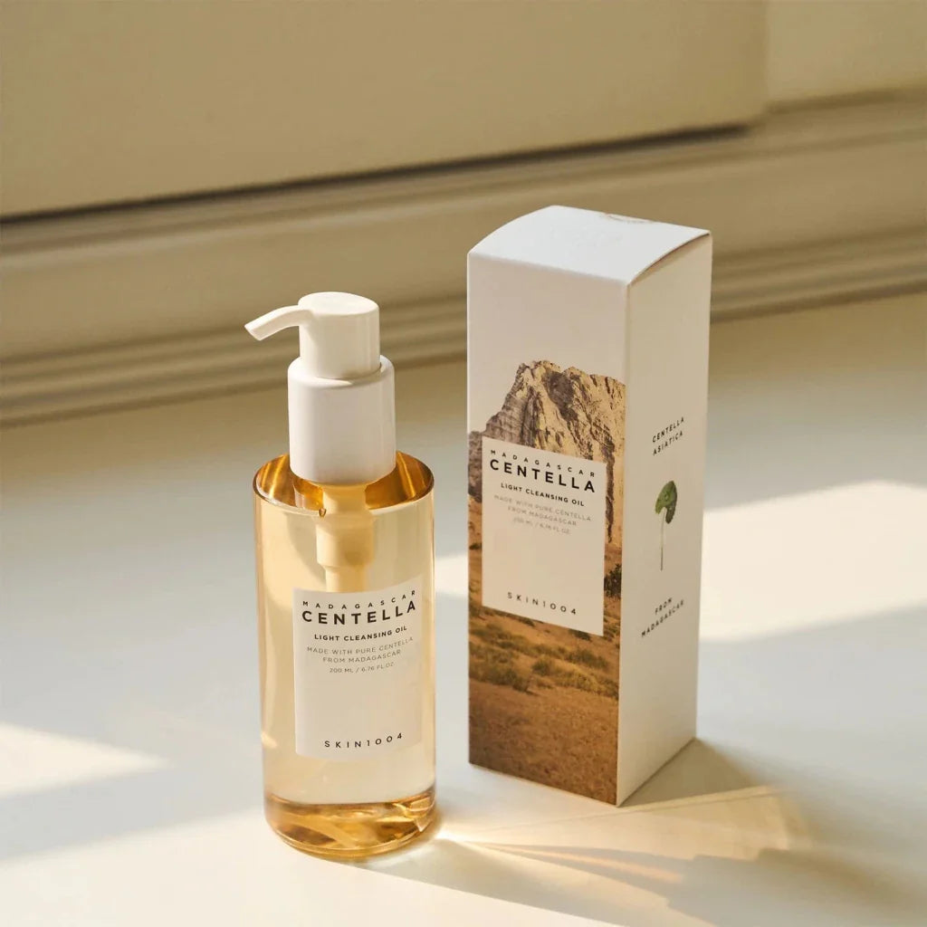 Centella Light Cleansing Oil conditioning the skin without clogging pores using a lightweight jojoba oil.